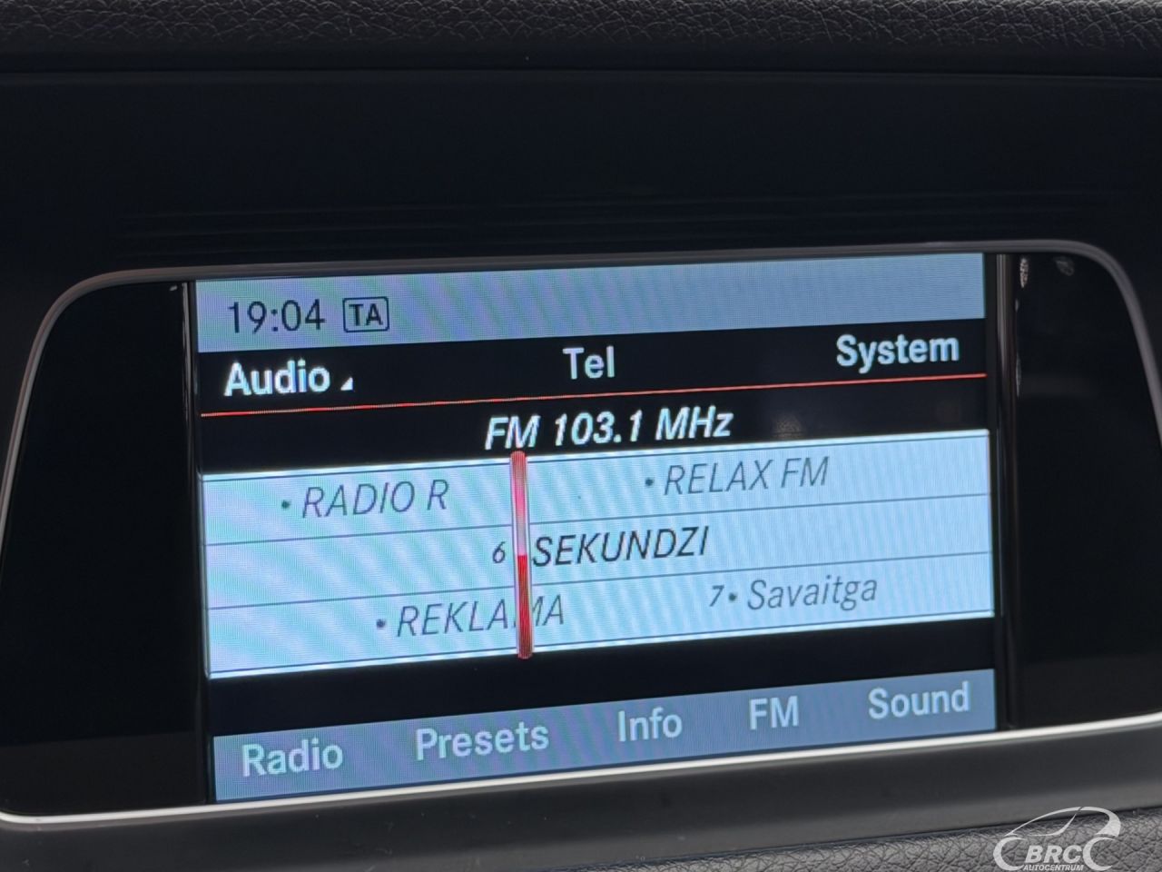 Mercedes-Benz E200 | 32