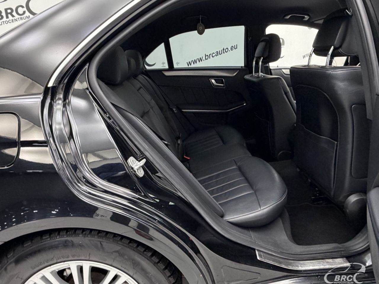 Mercedes-Benz E200 | 8