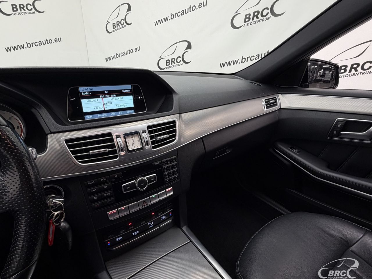 Mercedes-Benz E200 | 26