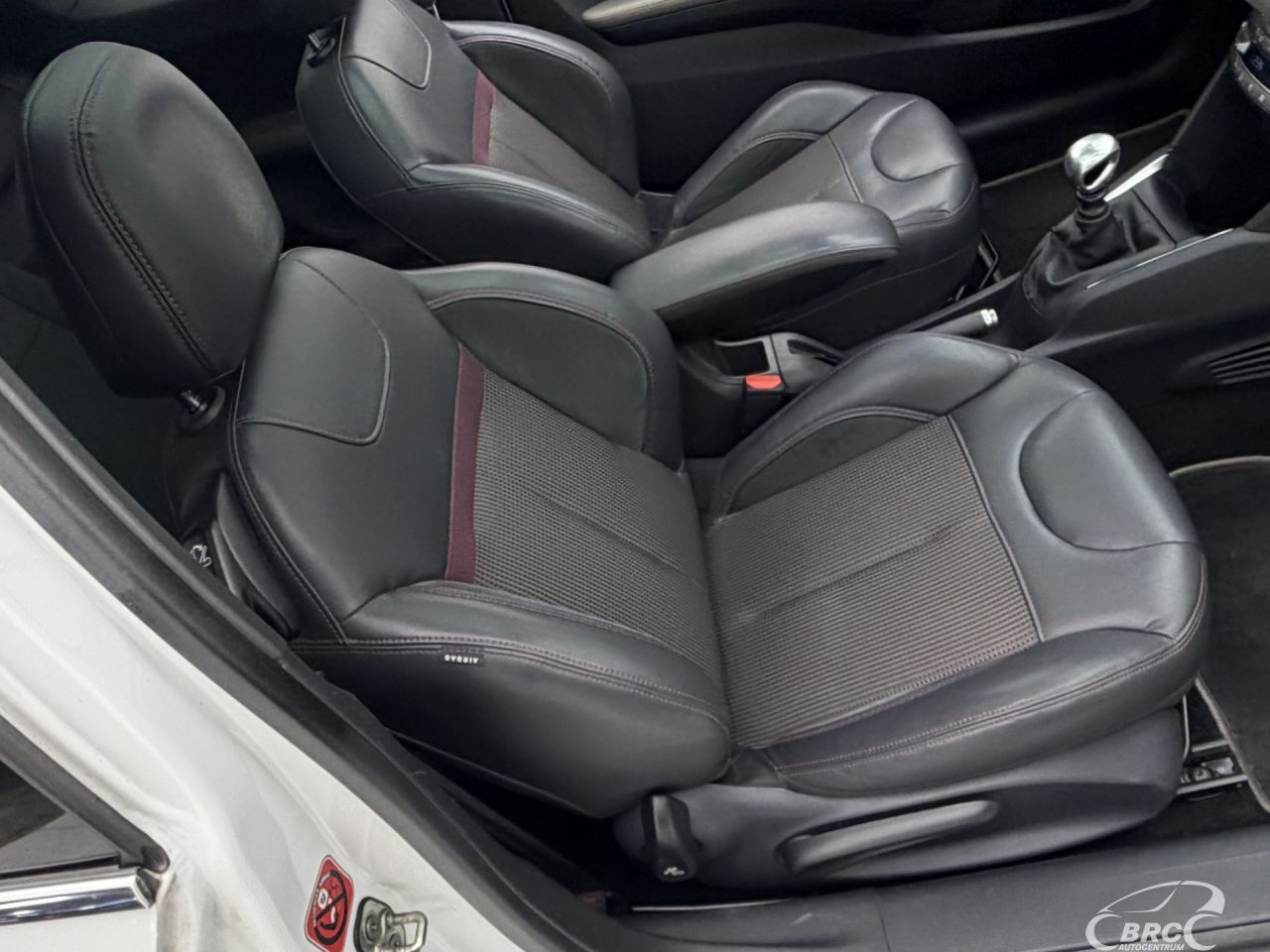 Peugeot 208 | 4
