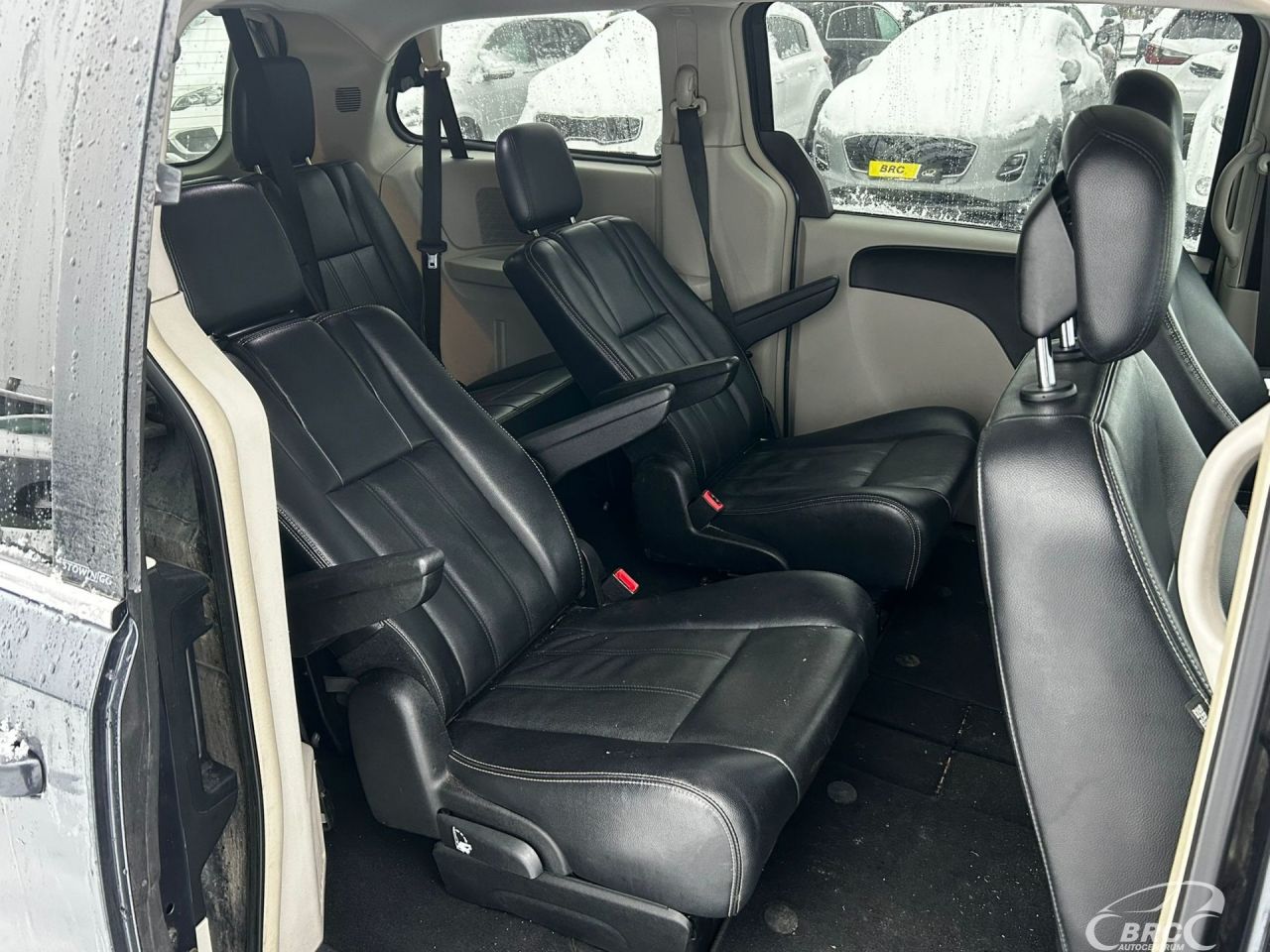 Chrysler Town & Country | 10