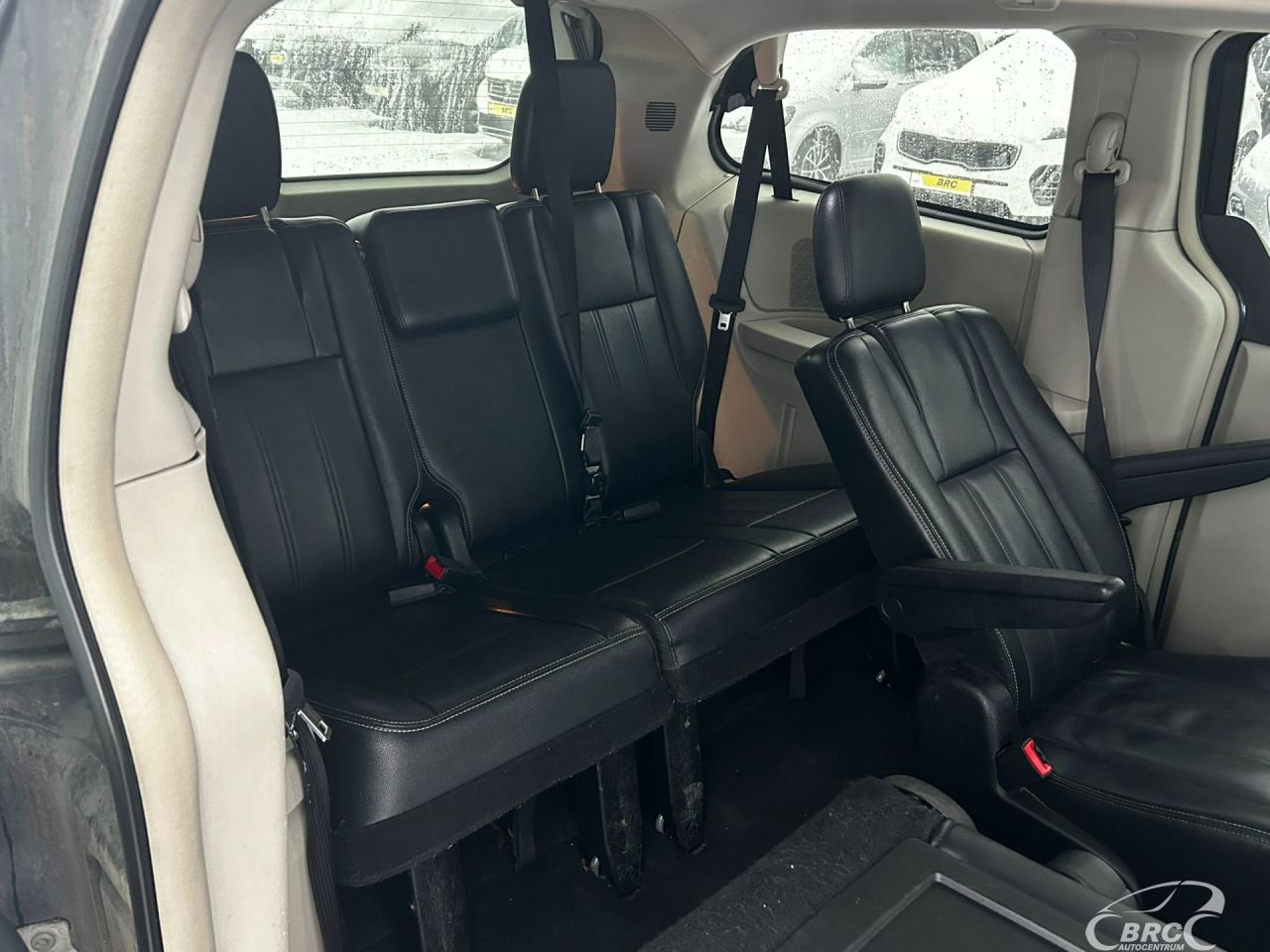 Chrysler Town & Country | 11