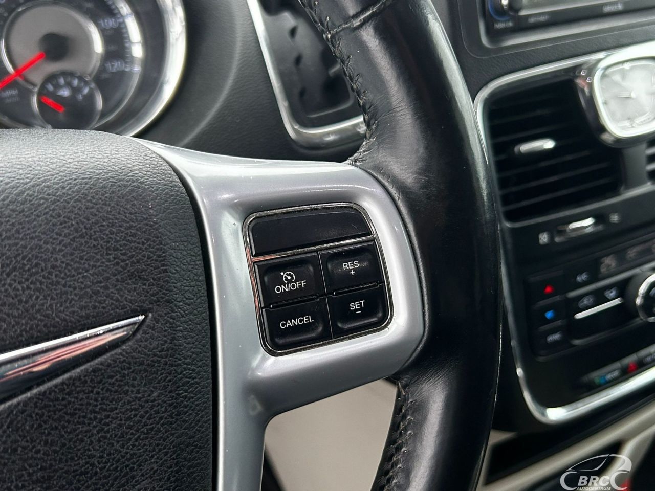 Chrysler Town & Country | 15