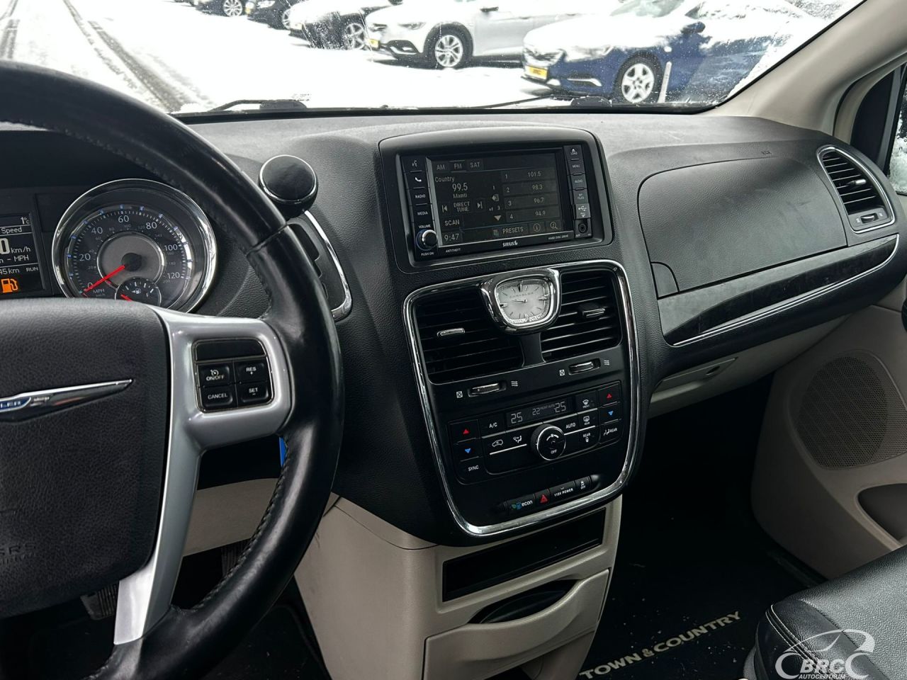 Chrysler Town & Country | 21