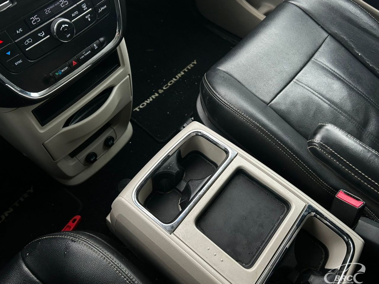 Chrysler Town & Country | 18