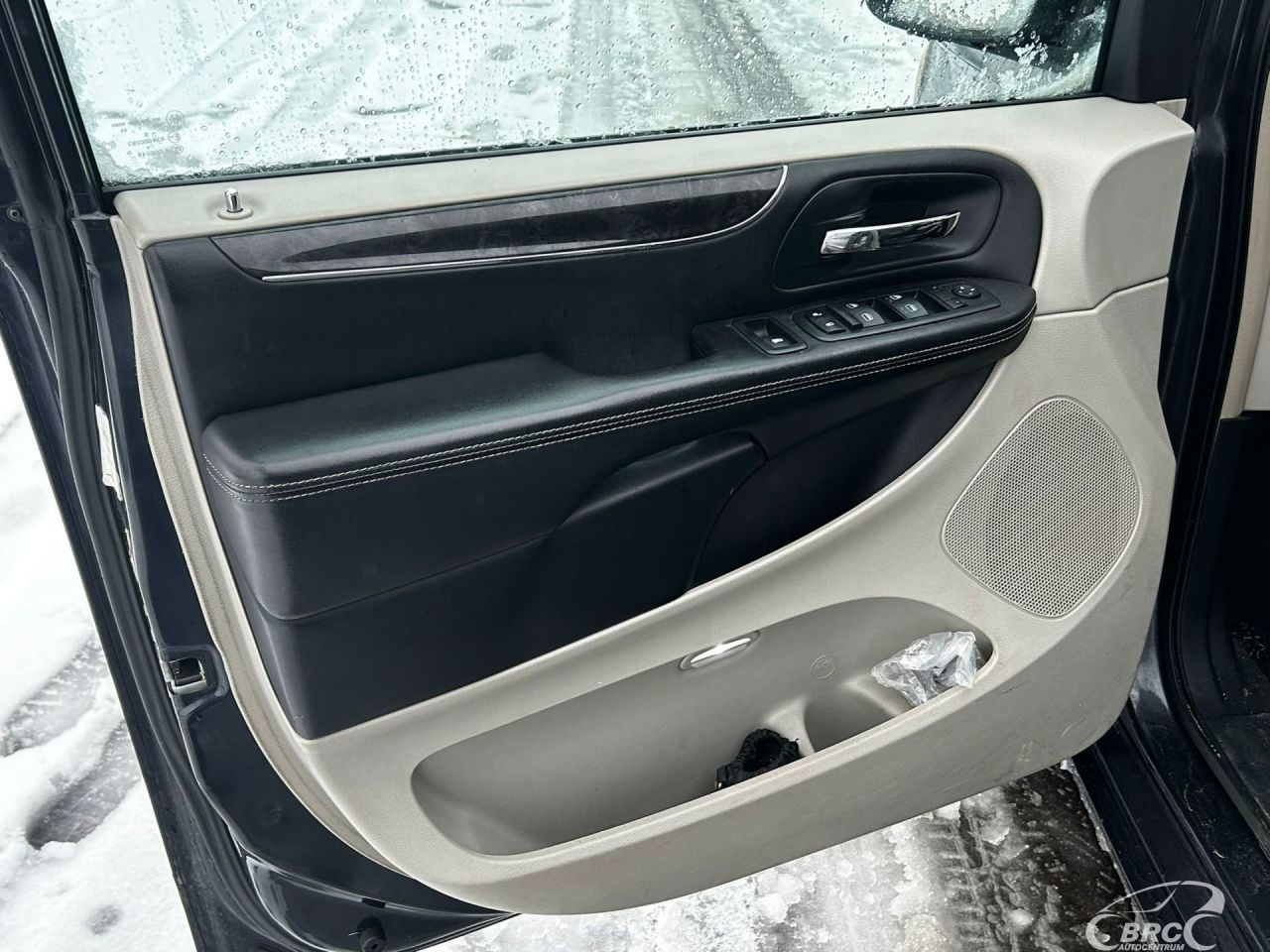 Chrysler Town & Country | 12