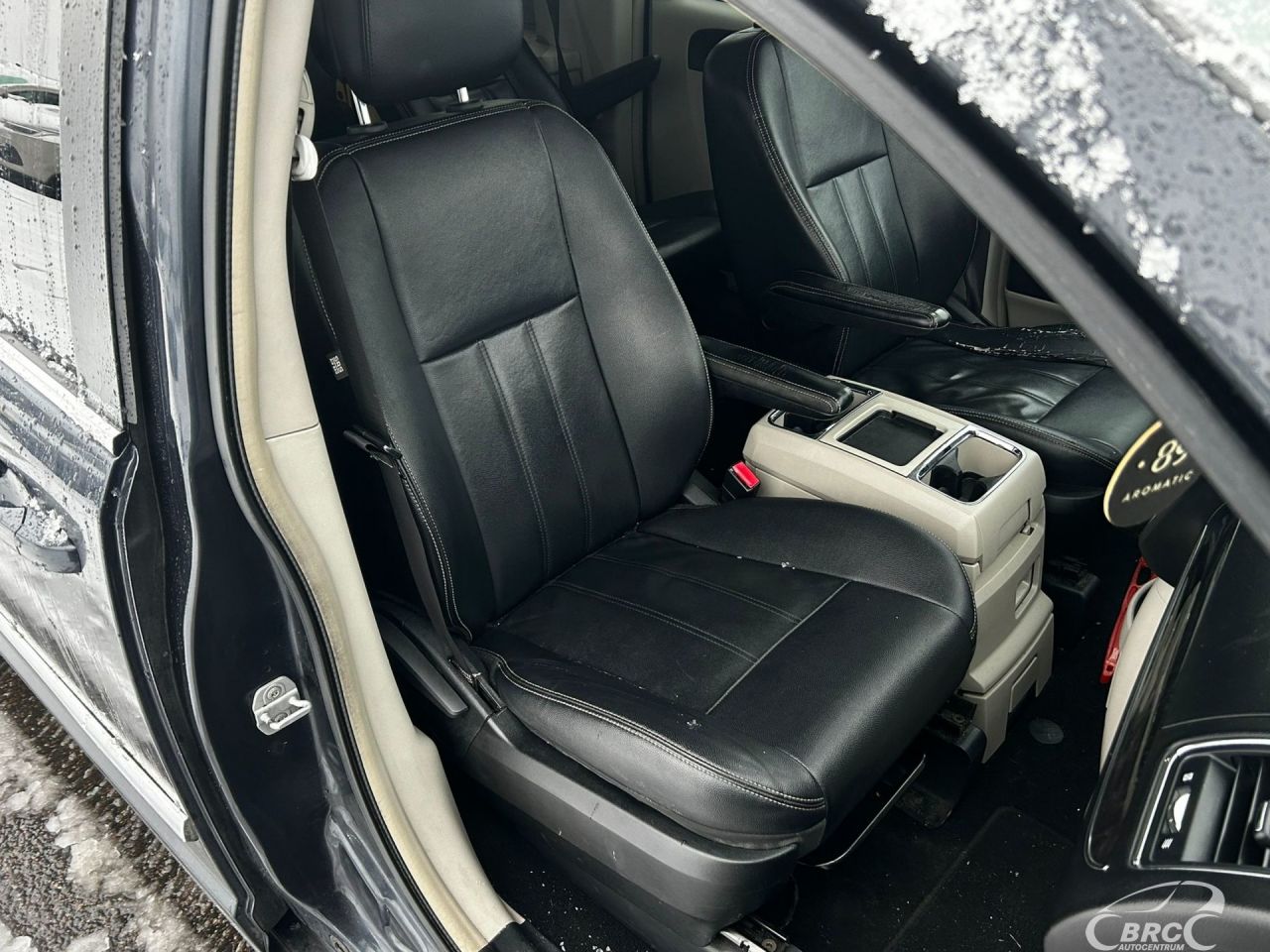 Chrysler Town & Country | 8