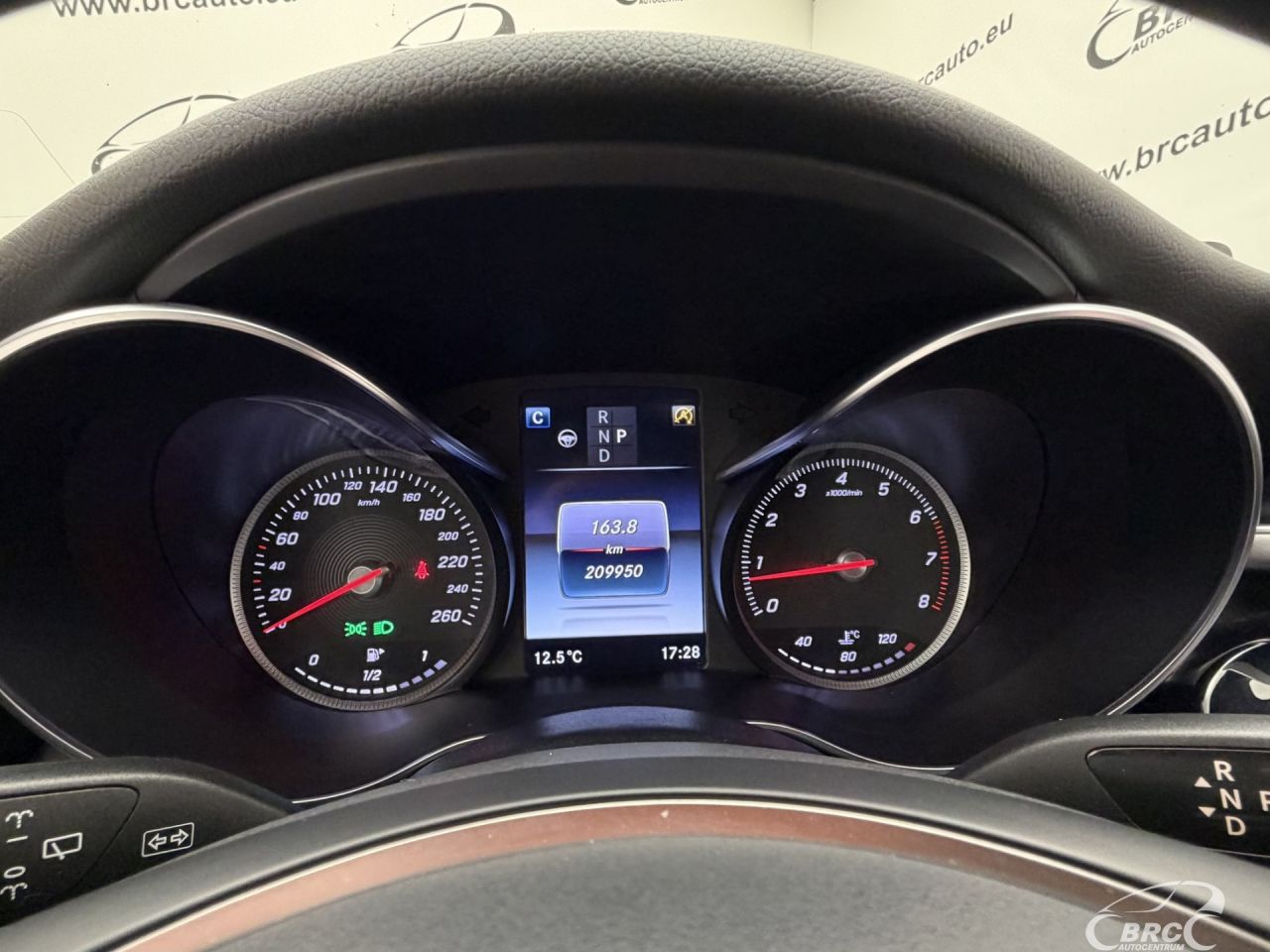 Mercedes-Benz C200 | 32