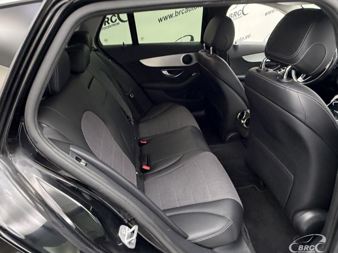 Mercedes-Benz C200 | 10