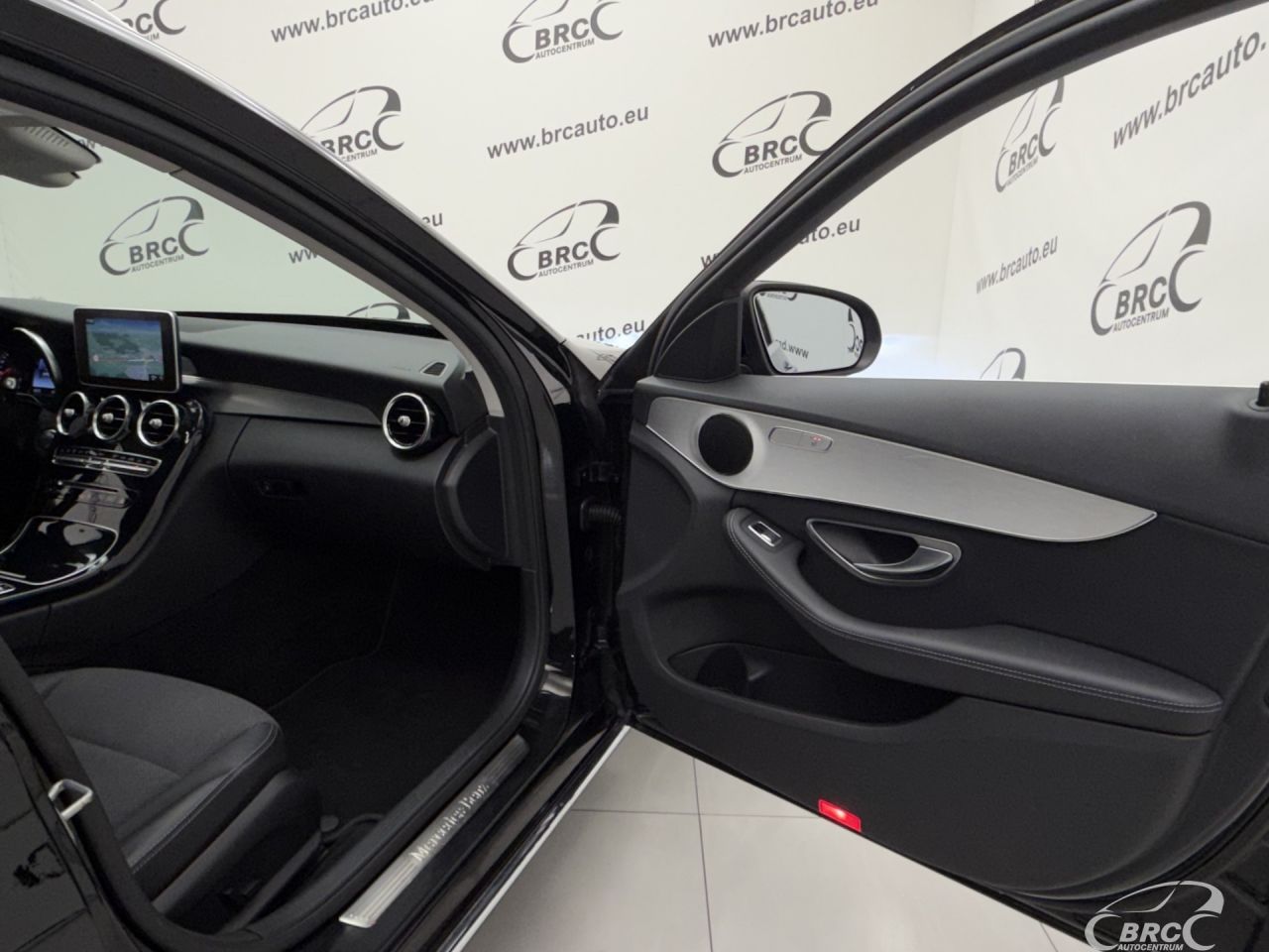 Mercedes-Benz C200 | 7