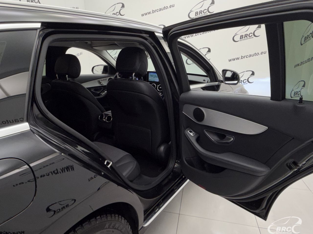 Mercedes-Benz C200 | 12