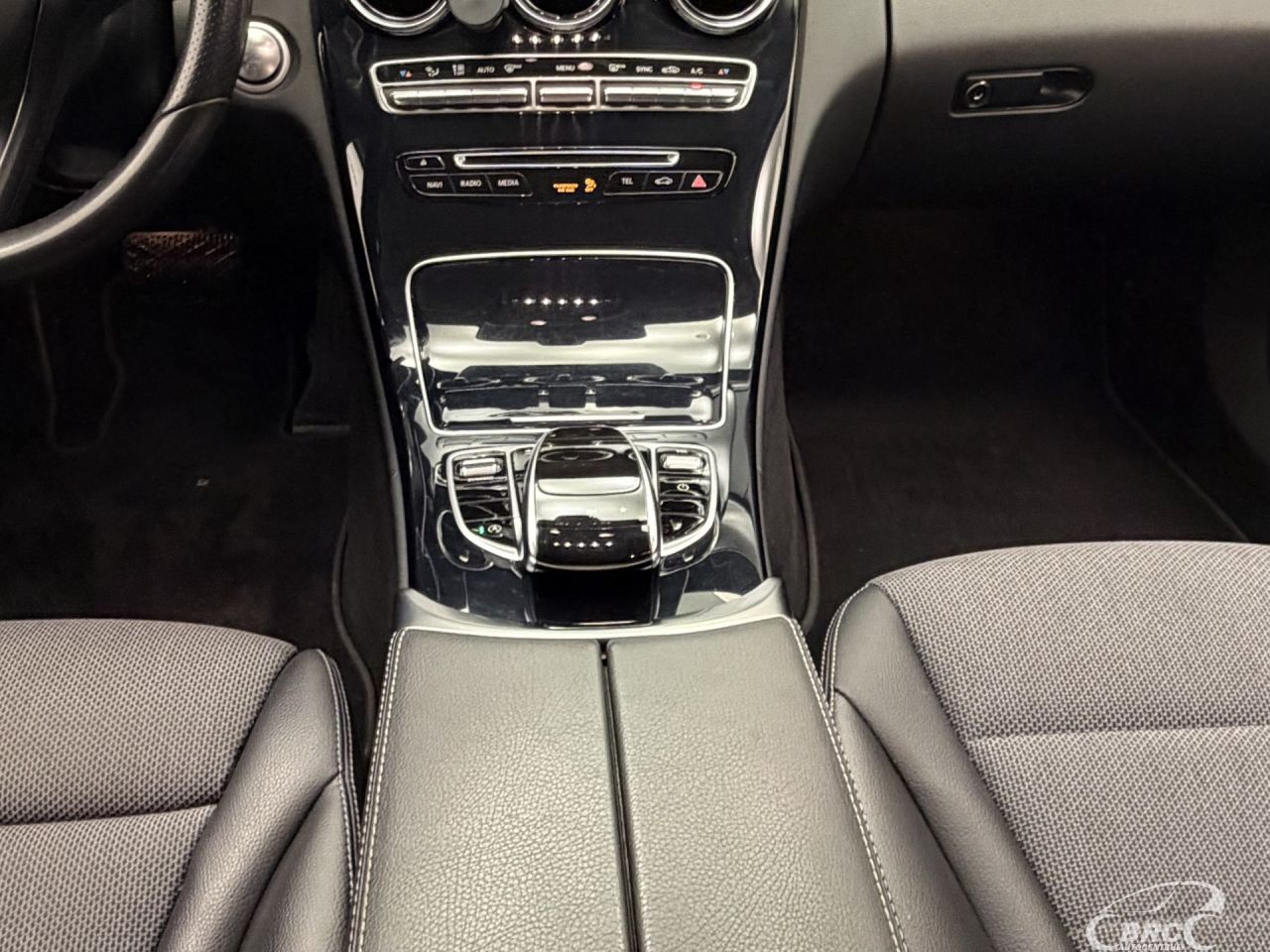 Mercedes-Benz C200 | 18