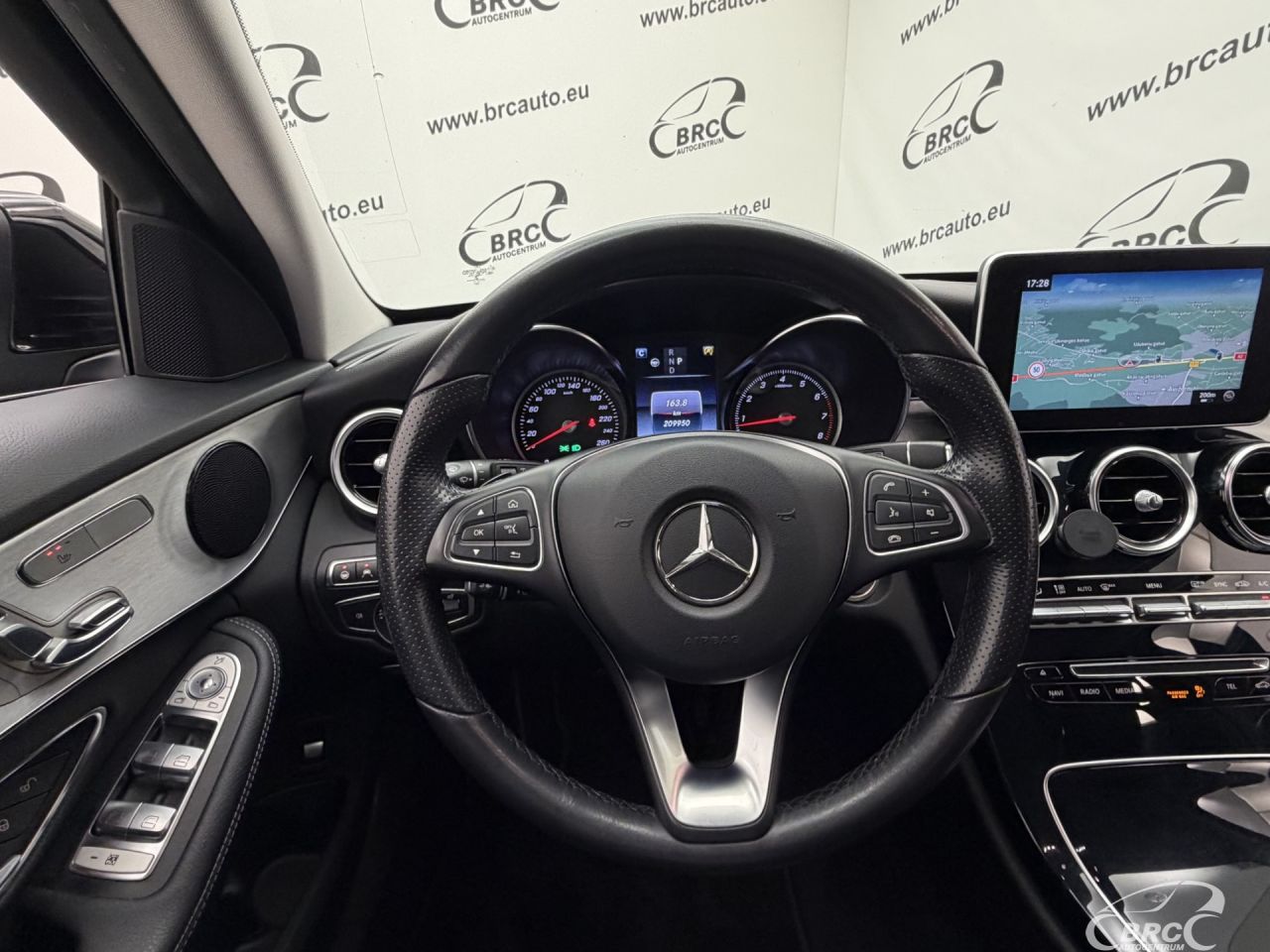 Mercedes-Benz C200 | 29