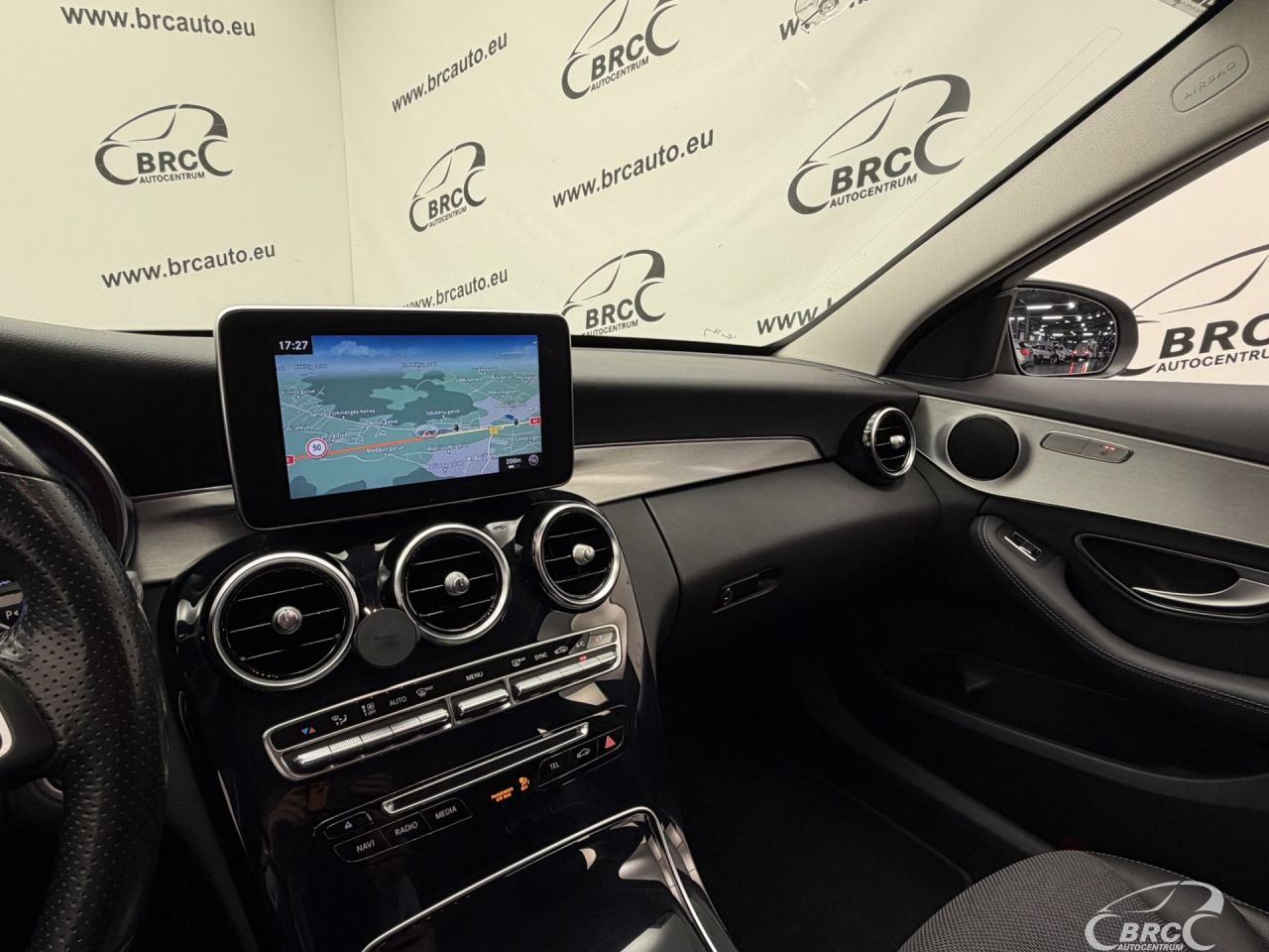 Mercedes-Benz C200 | 28