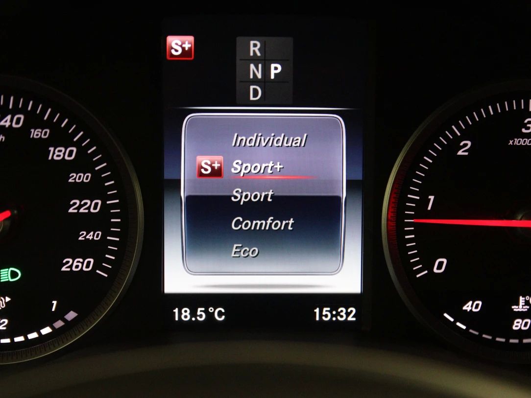 Mercedes-Benz GLC250 | 31