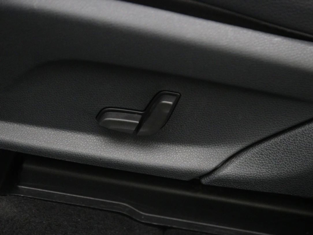 Mercedes-Benz GLC250 | 34