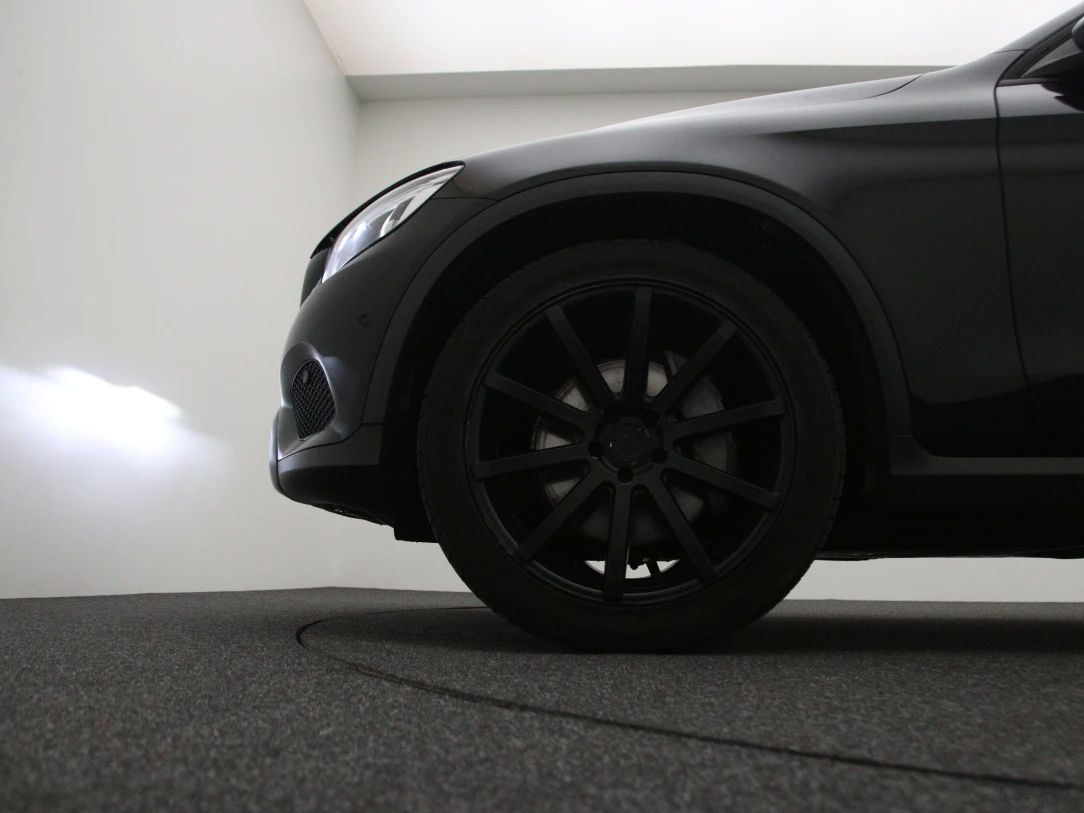 Mercedes-Benz GLC250 | 25