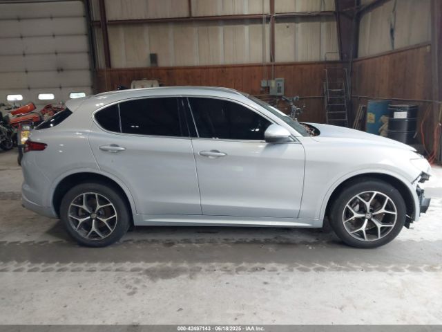 Alfa Romeo Stelvio | 12