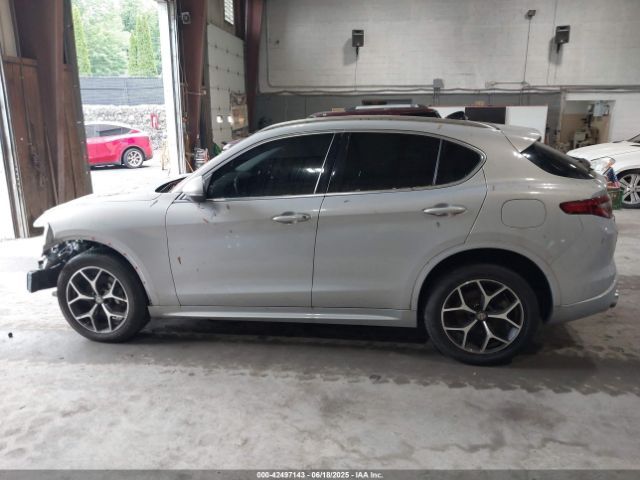 Alfa Romeo Stelvio | 13