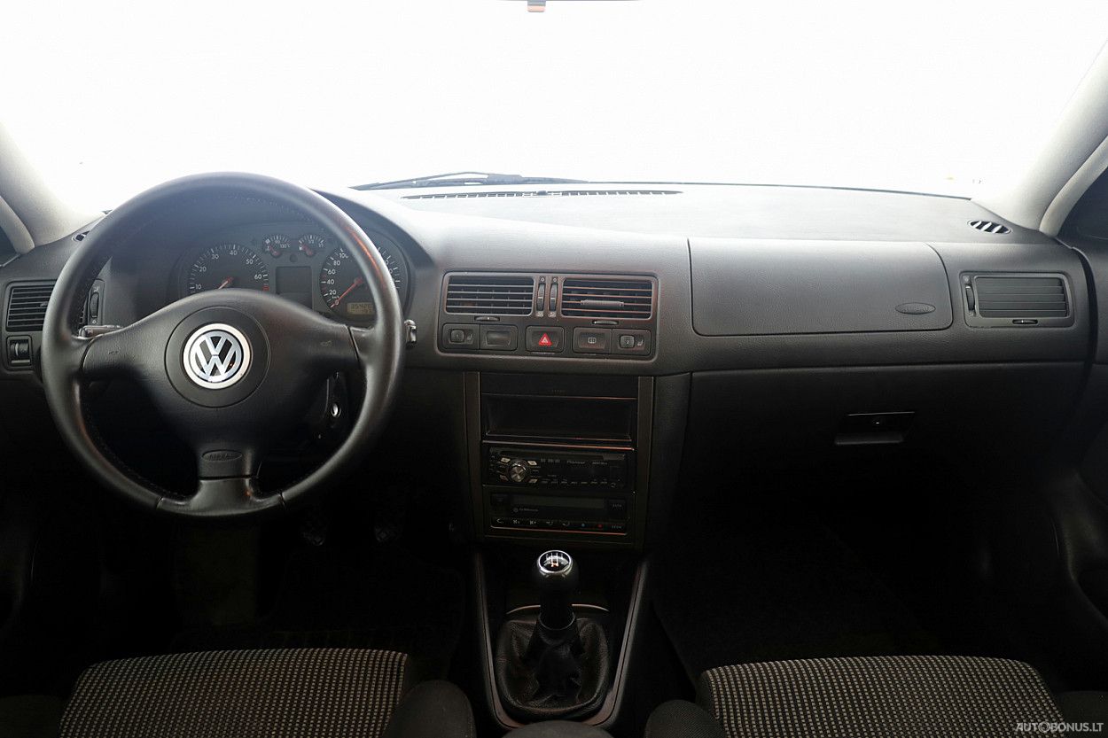 Volkswagen Golf | 4