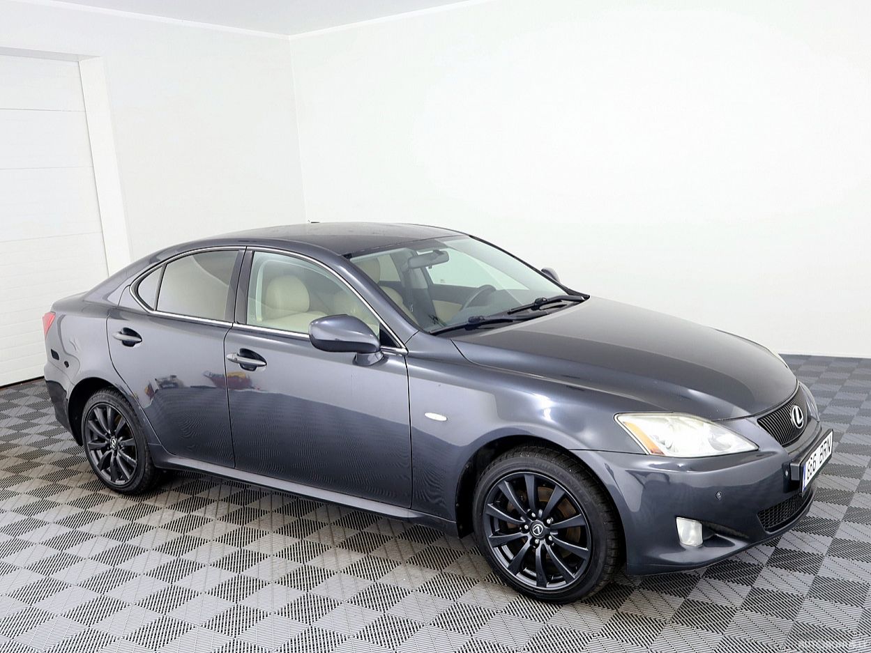Lexus IS 220
