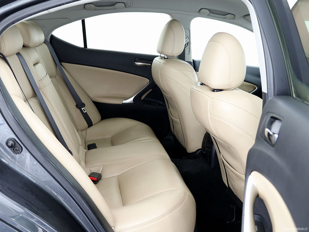 Lexus IS 220 | 6