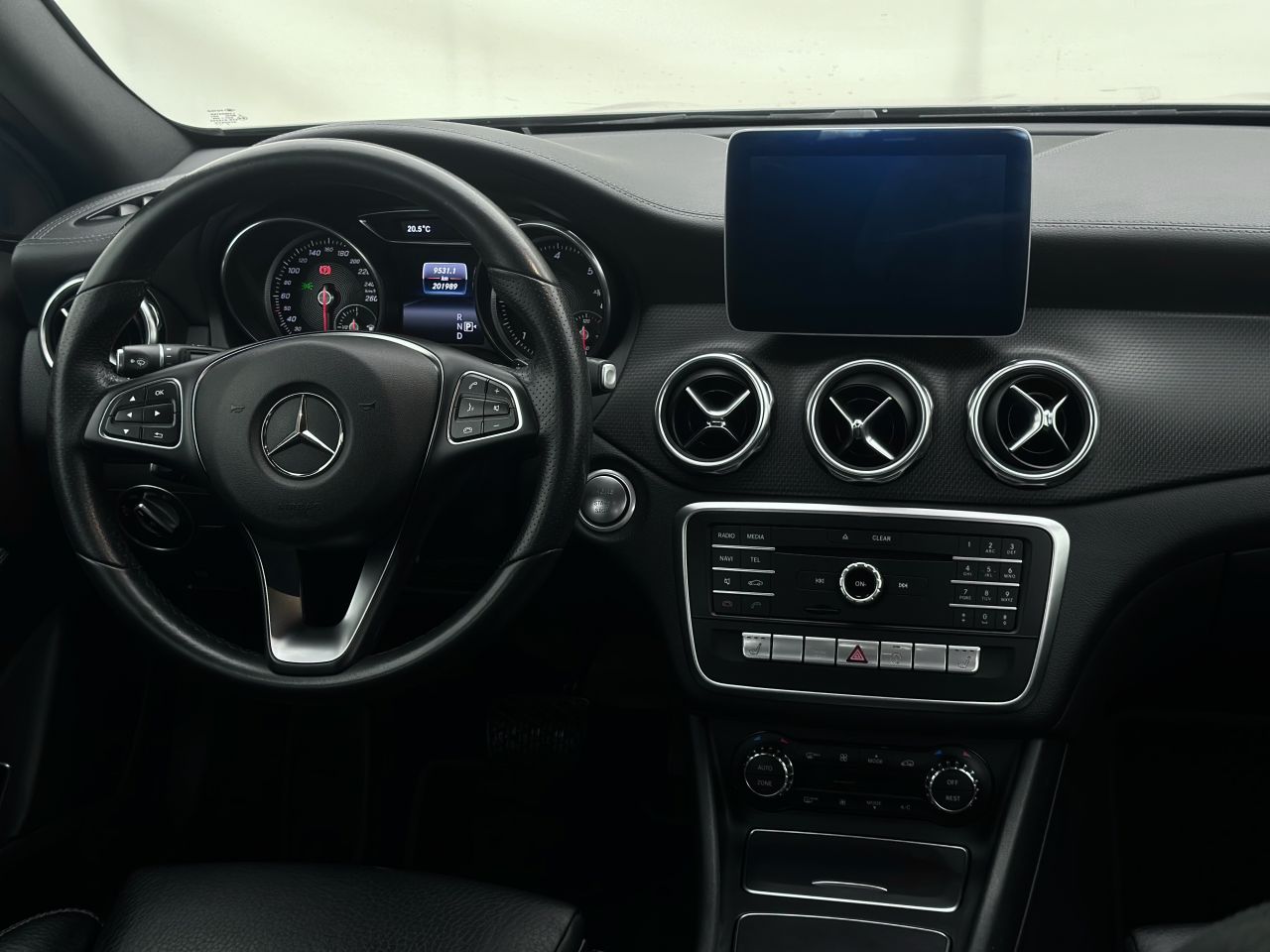 Mercedes-Benz GLA220 | 16