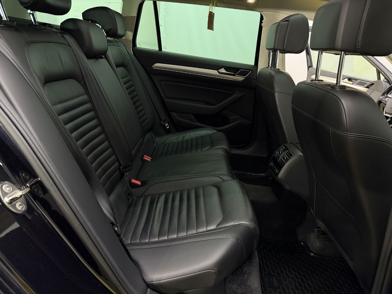 Volkswagen Passat | 12