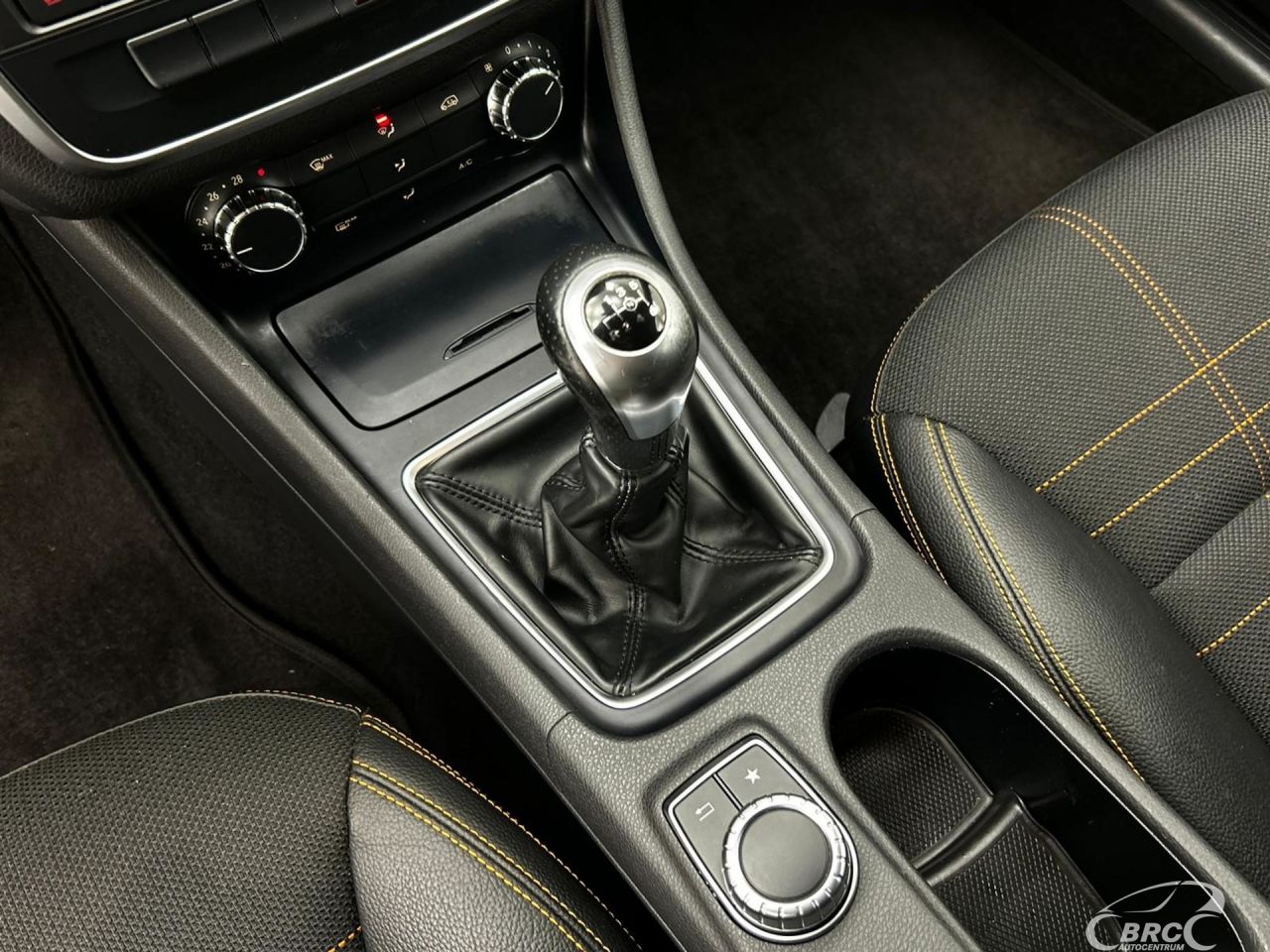 Mercedes-Benz CLA180 | 13