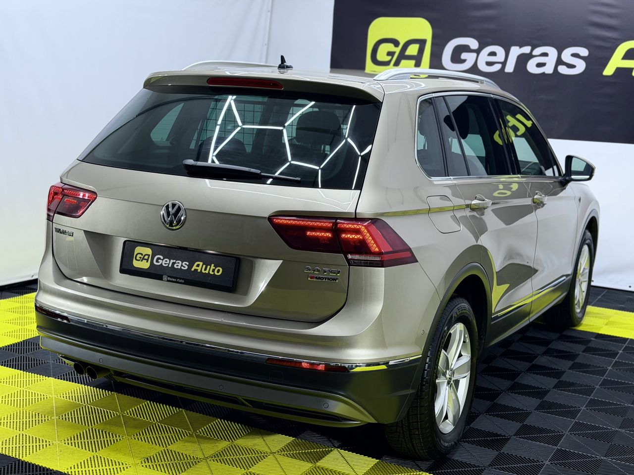 Volkswagen Tiguan | 3