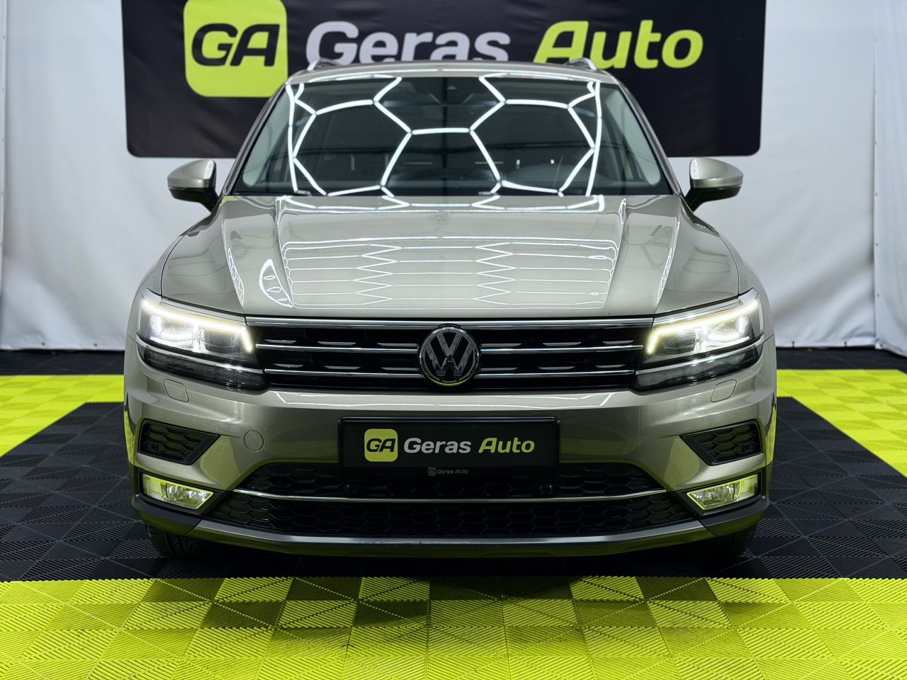 Volkswagen Tiguan | 1