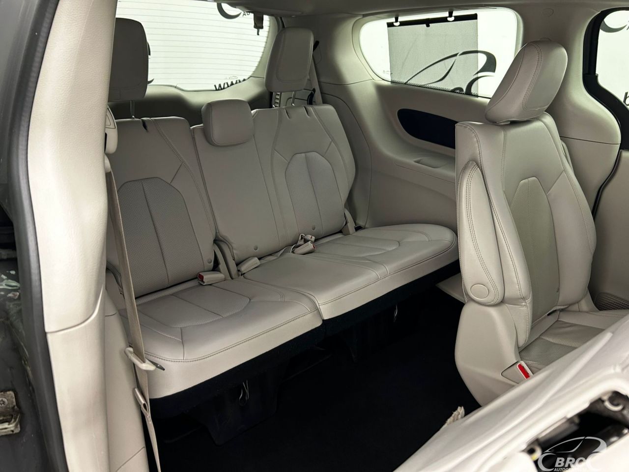 Chrysler Pacifica | 10