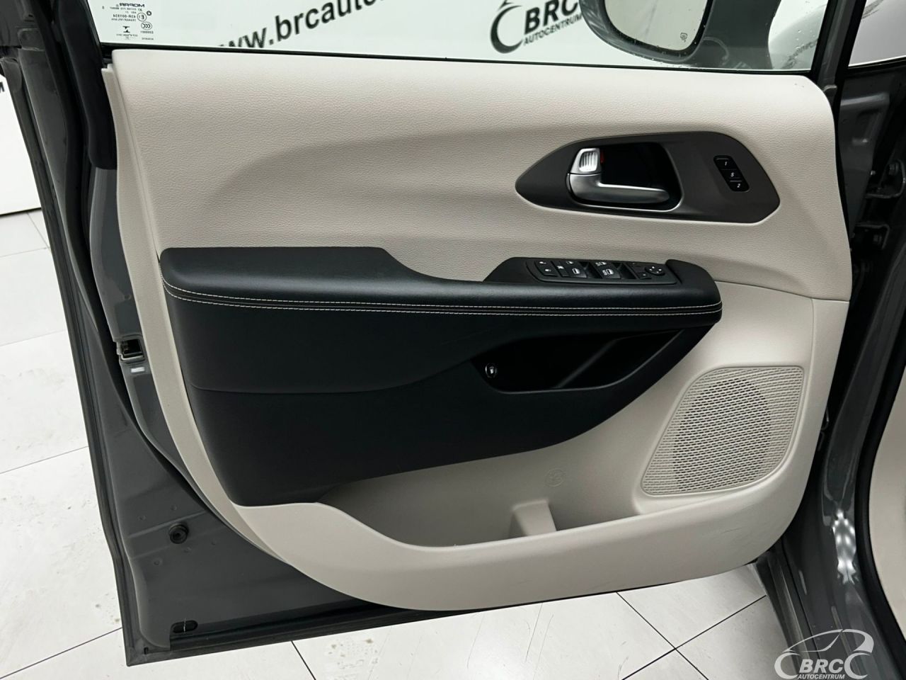 Chrysler Pacifica | 11