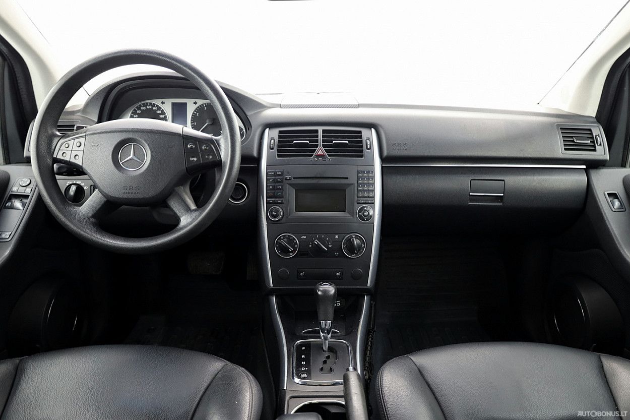 Mercedes-Benz B180 | 4