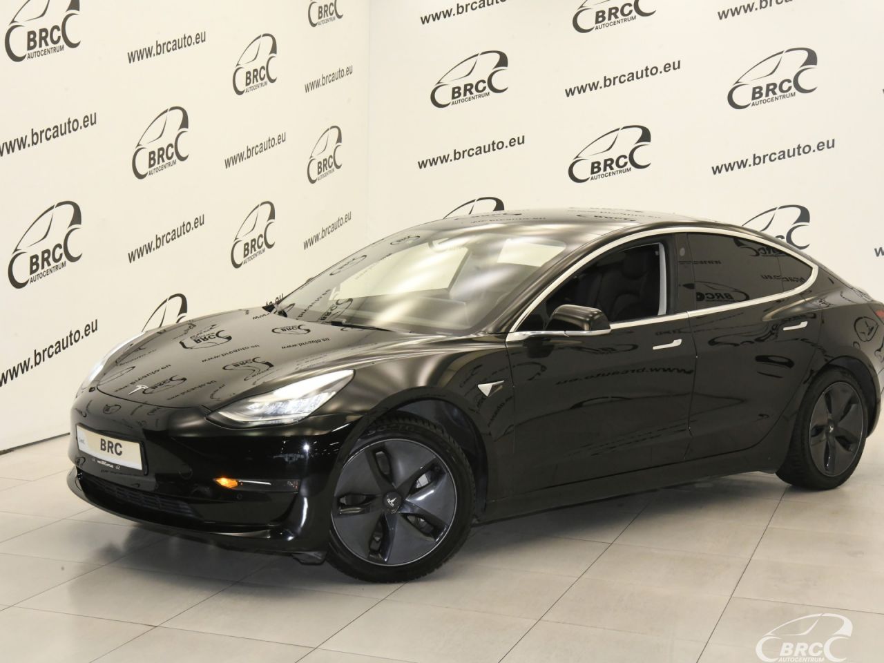 Tesla Model 3, hatchback