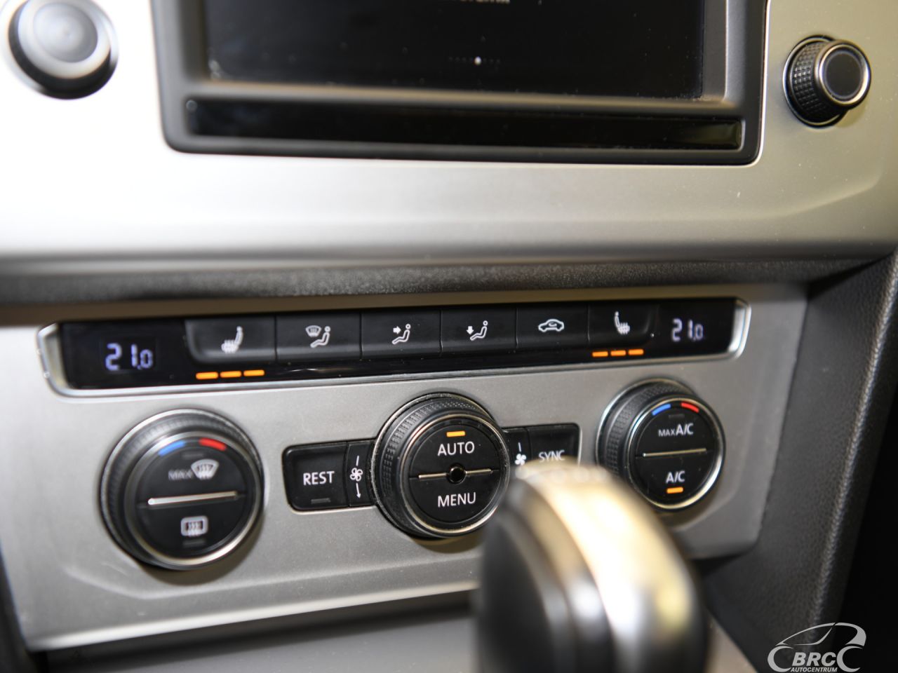 Volkswagen Passat | 64