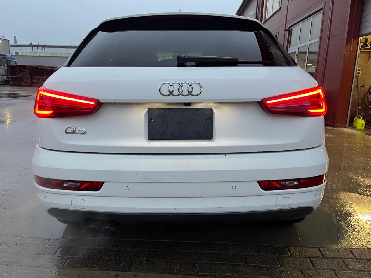 Audi Q3 | 12