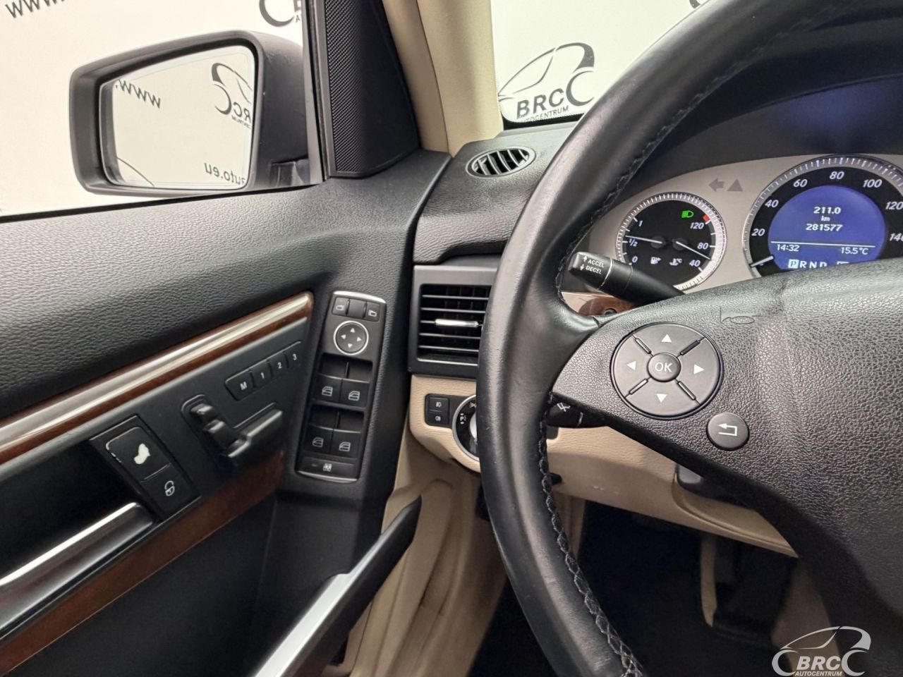 Mercedes-Benz GLK350 | 29