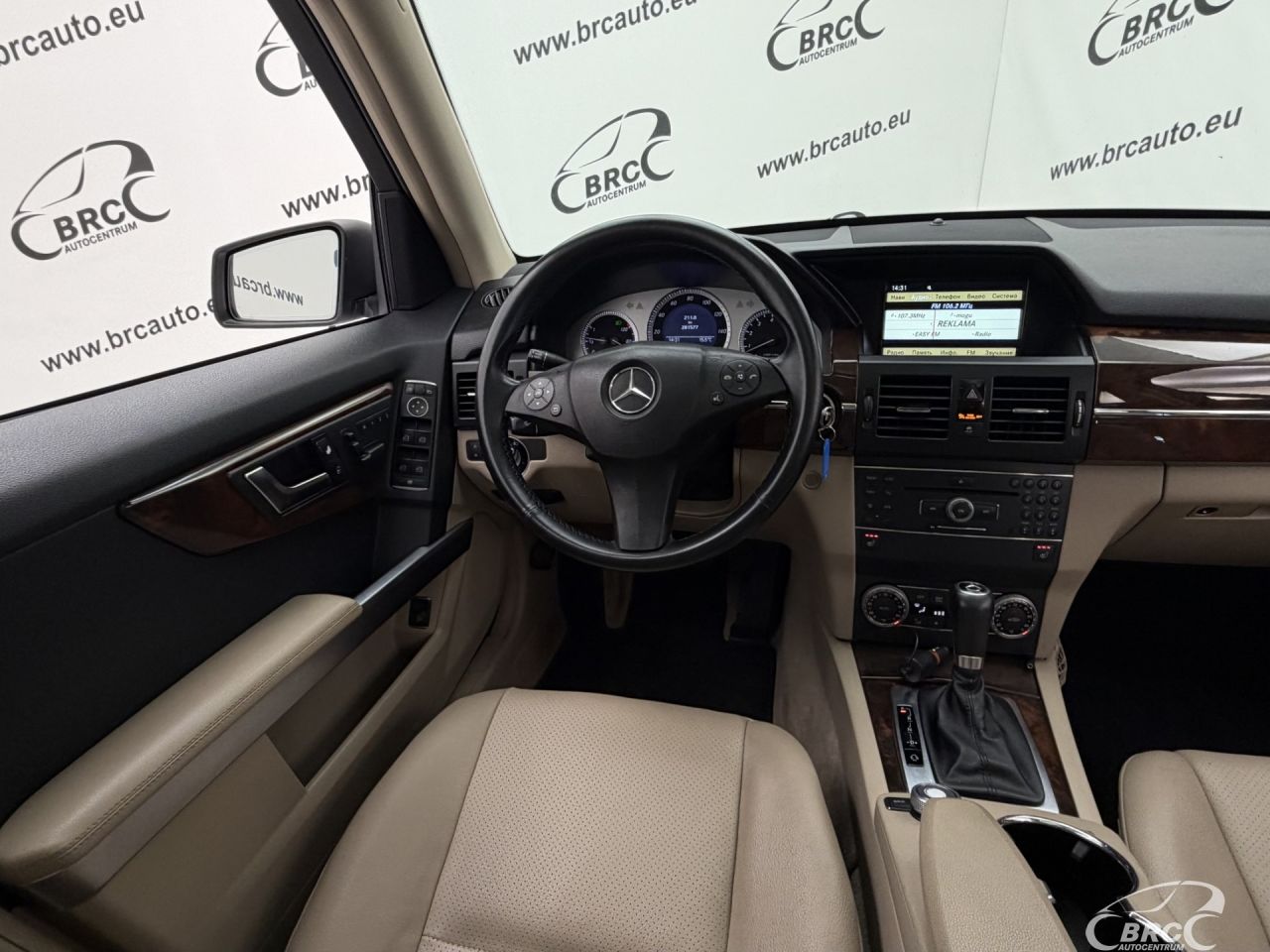 Mercedes-Benz GLK350 | 12