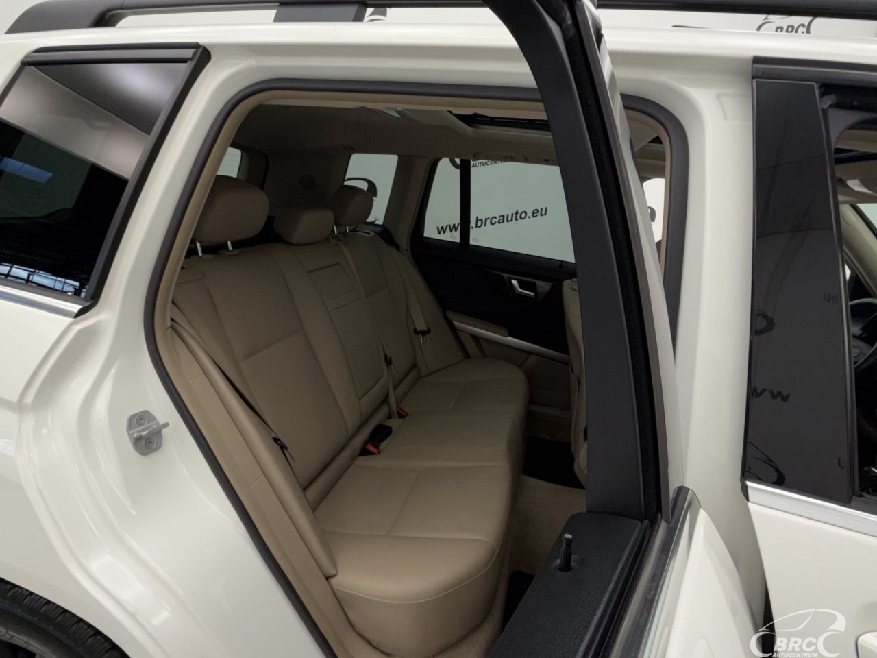 Mercedes-Benz GLK350 | 10