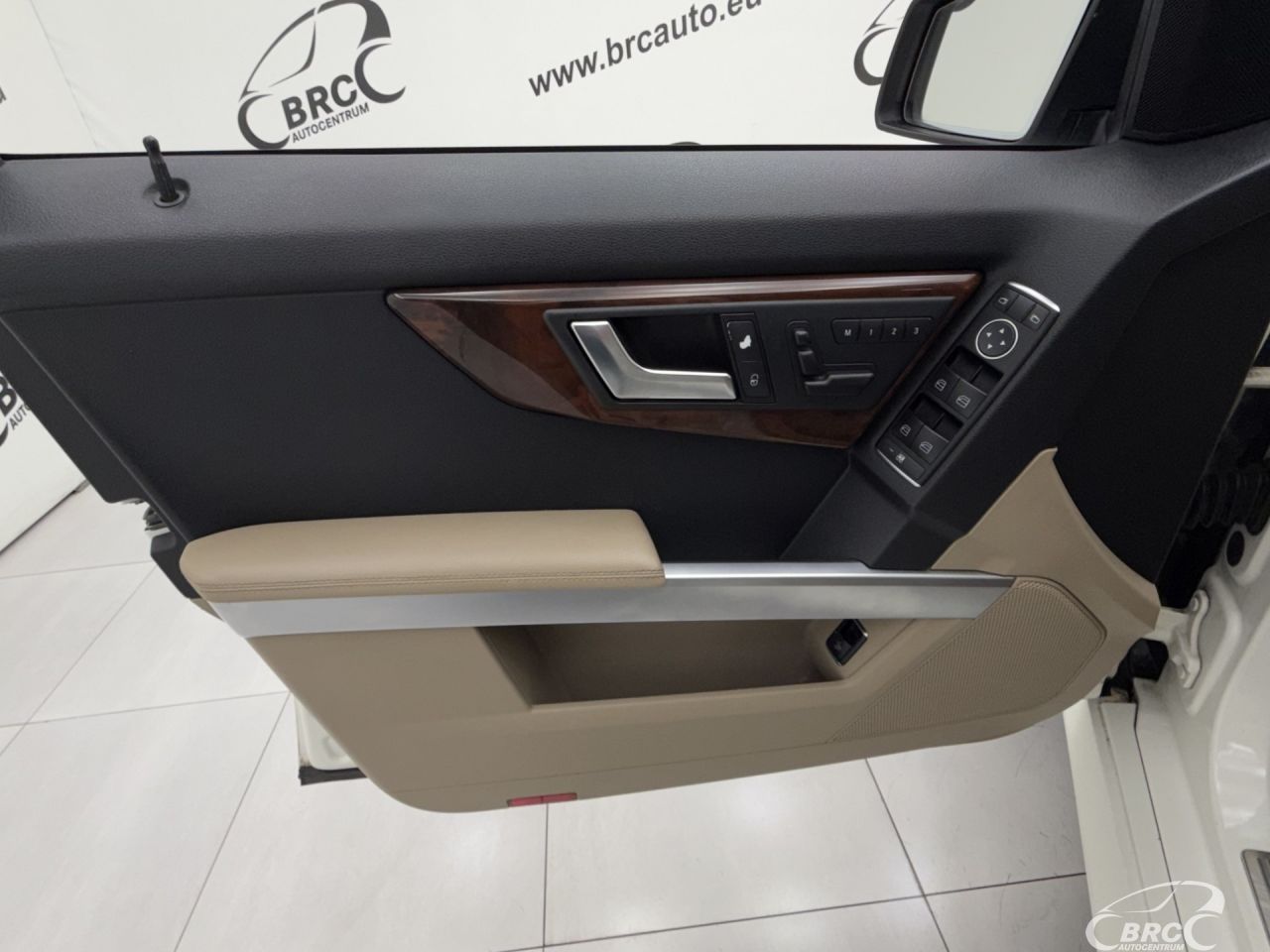 Mercedes-Benz GLK350 | 19