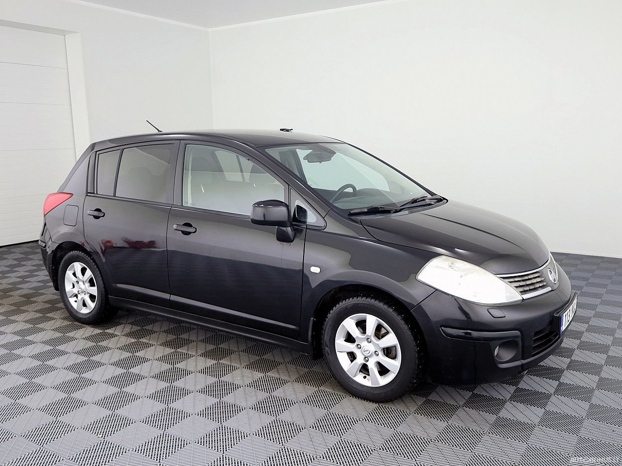 Nissan Tiida, 1.6 l., Хэтчбек