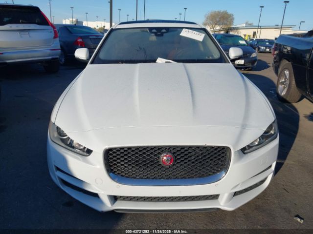 Jaguar XE | 10