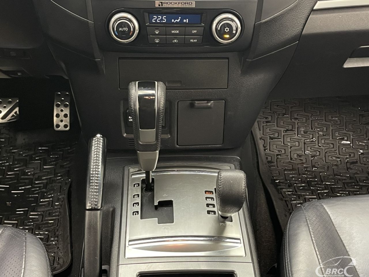 Mitsubishi Pajero | 16