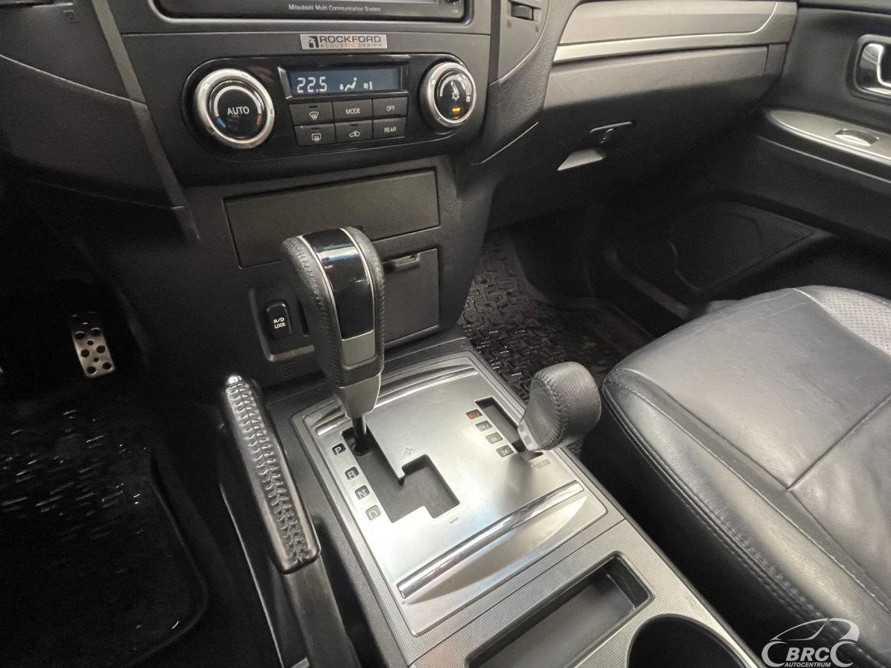 Mitsubishi Pajero | 23