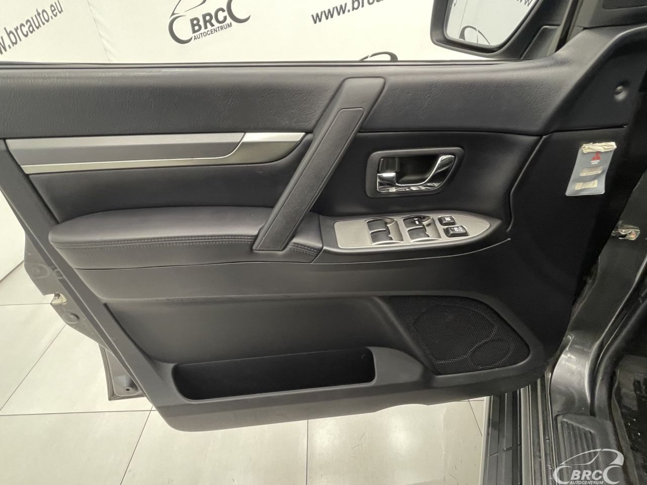 Mitsubishi Pajero | 18