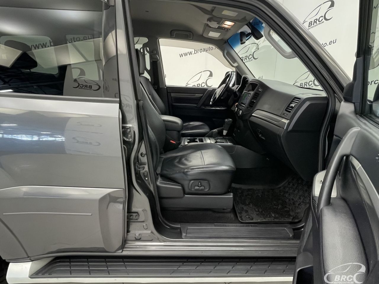 Mitsubishi Pajero | 3