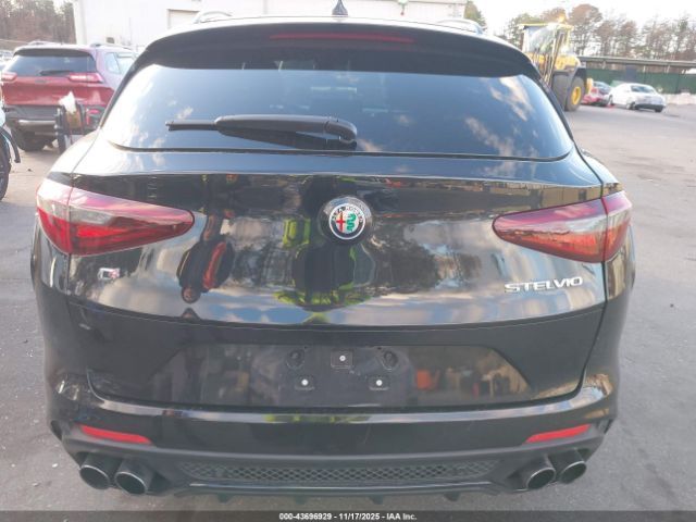 Alfa Romeo Stelvio | 14
