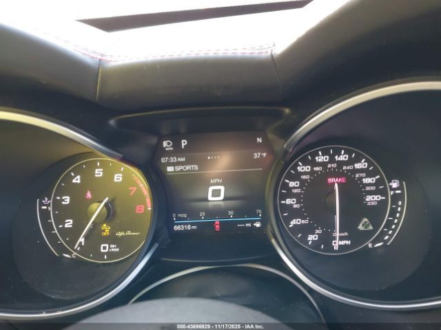 Alfa Romeo Stelvio | 5