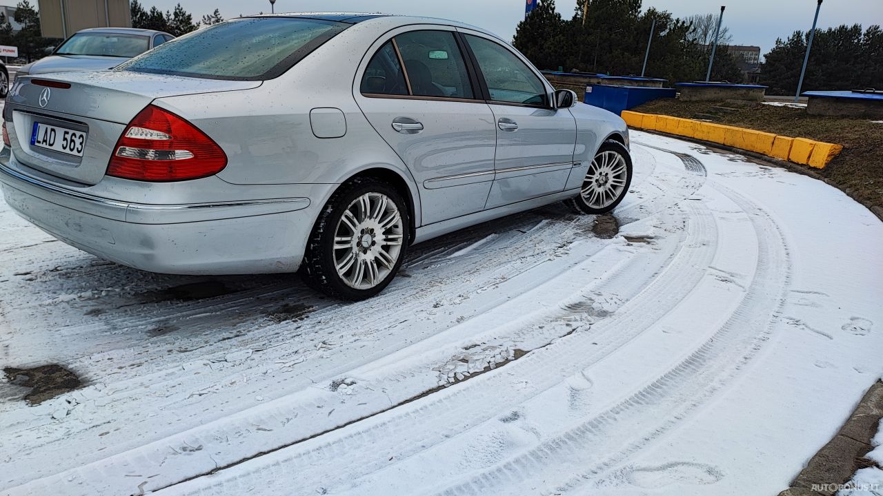 Mercedes-Benz E240, 2.6 l., sedanas